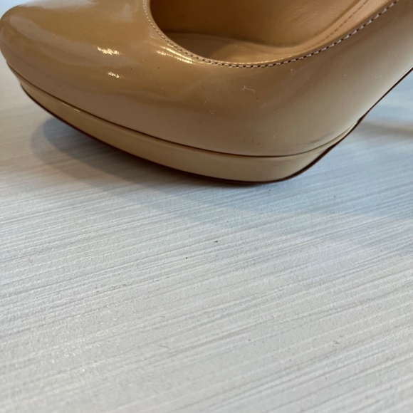 Prada excellent condition classic beige patent heels - Picture 2 of 10